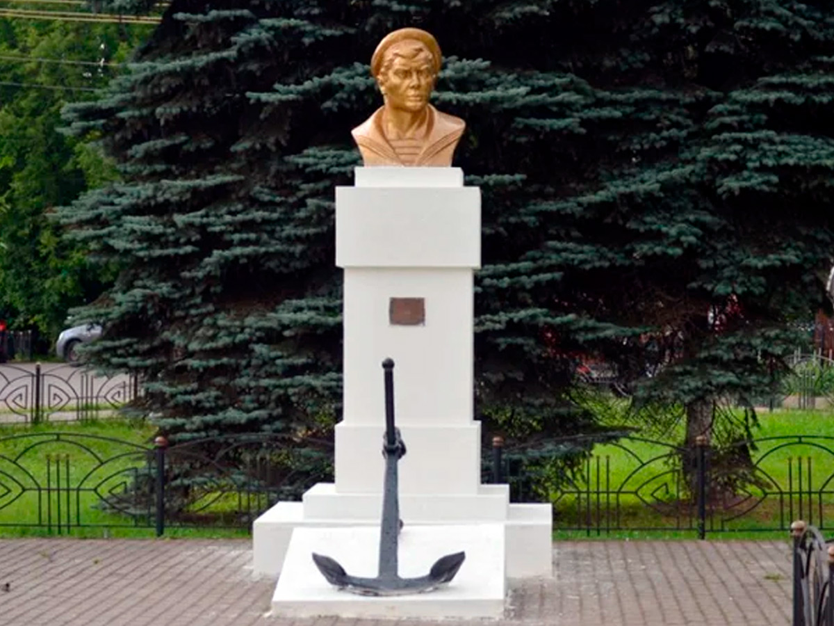 Памятник матросу Железняку в Ногинске